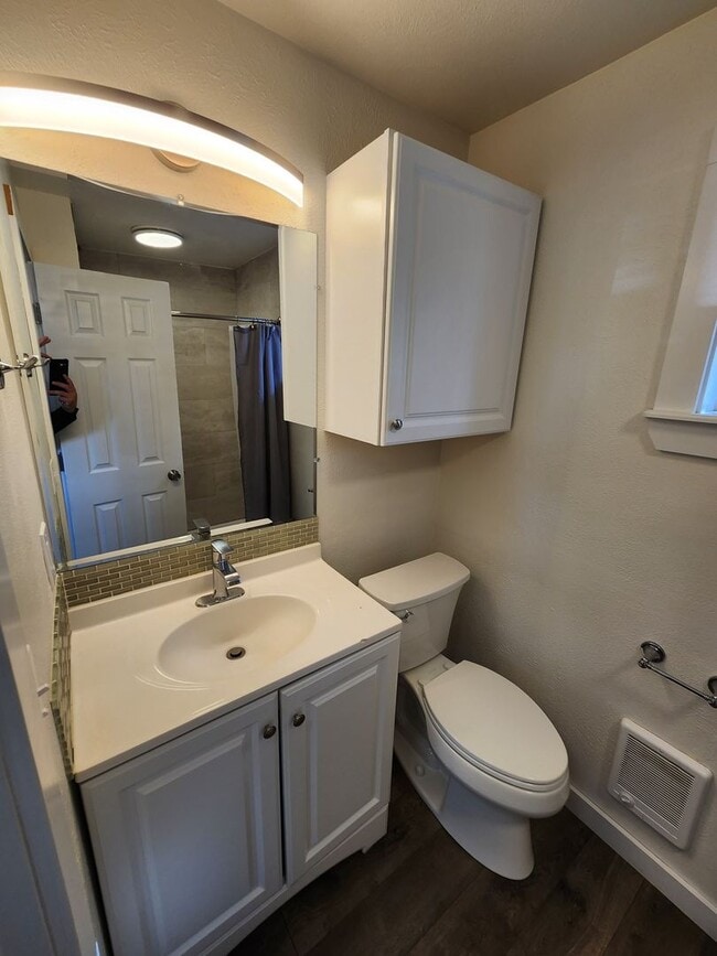 Building Photo - Charming home in Polson
