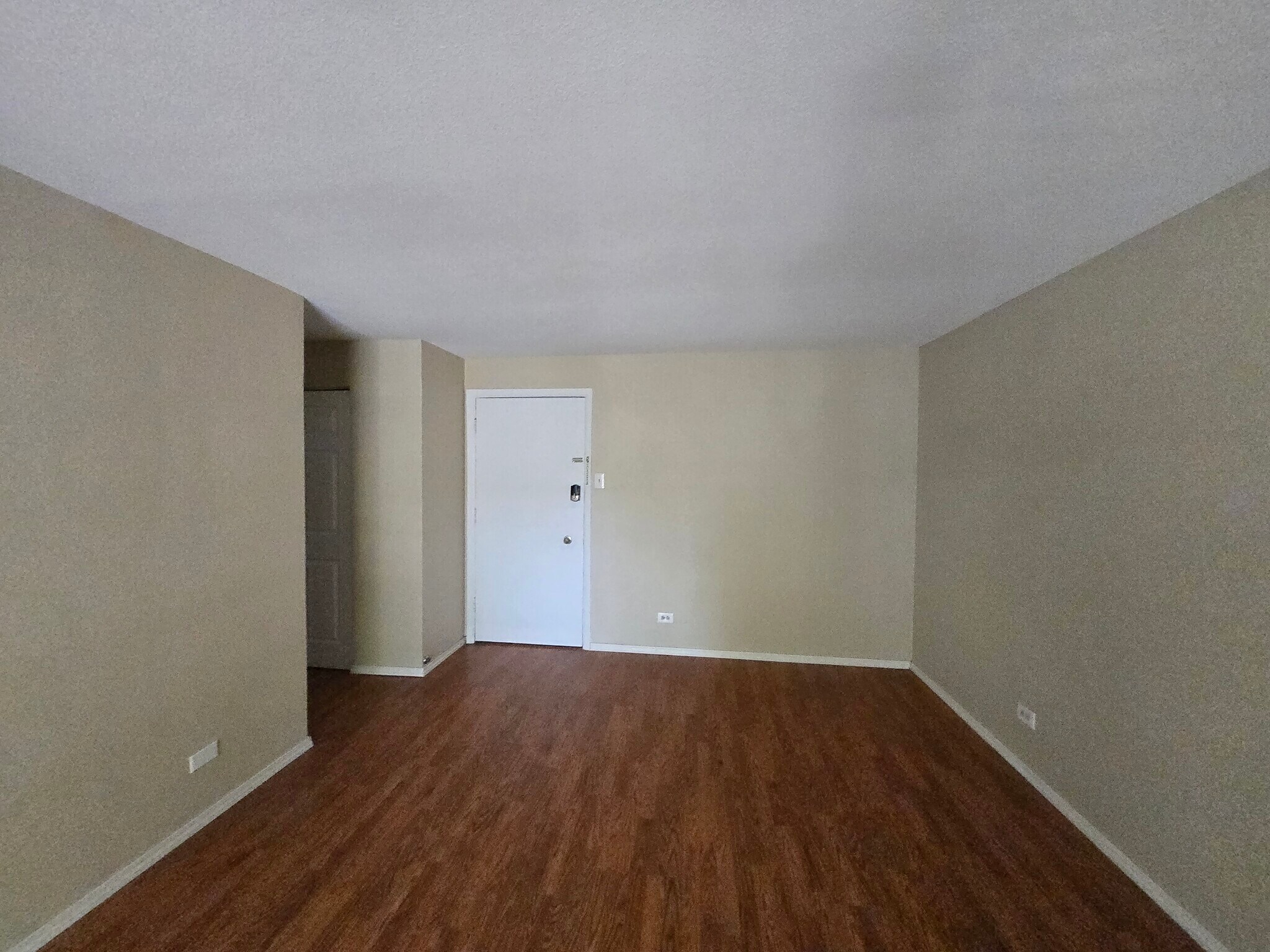 Building Photo - 2325 S Linden Ct