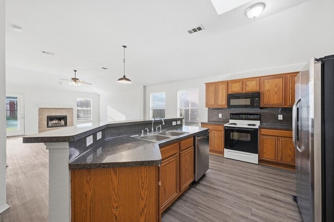 Building Photo - 518 Niagara Falls Dr