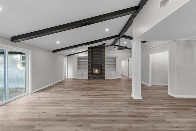 Building Photo - 213 Westview Dr