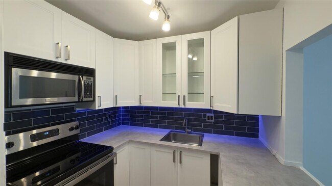 Building Photo - 251 S Cypress Rd