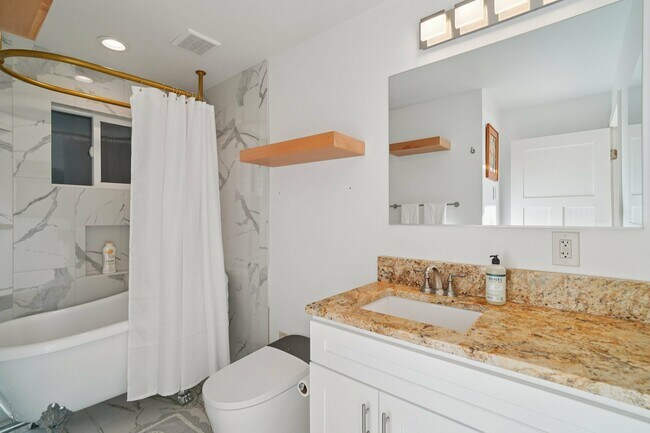 Building Photo - 5408 Sunset Ave