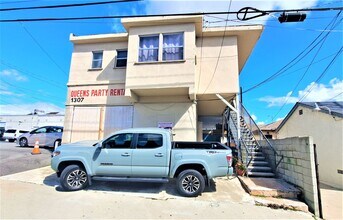 Building Photo - 1307-1309