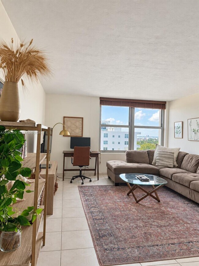Building Photo - 2899 Collins Ave