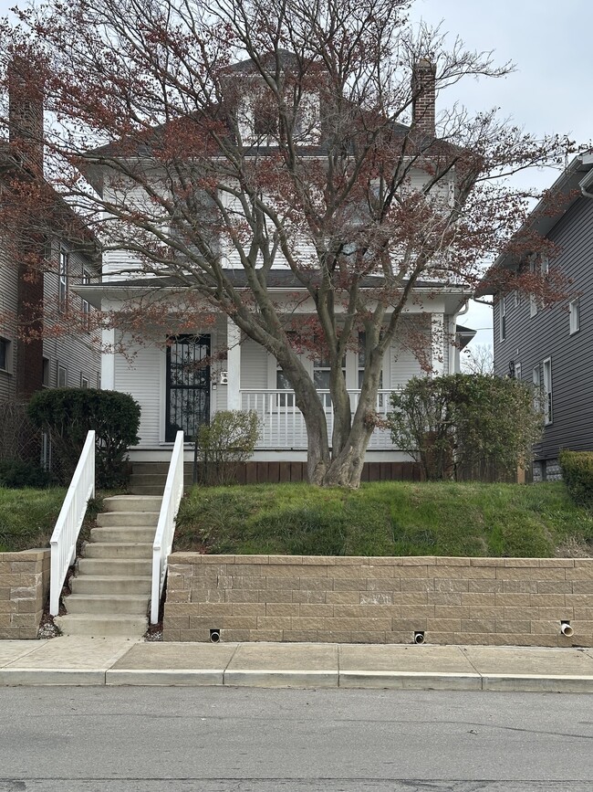 Building Photo - 784 Carpenter St