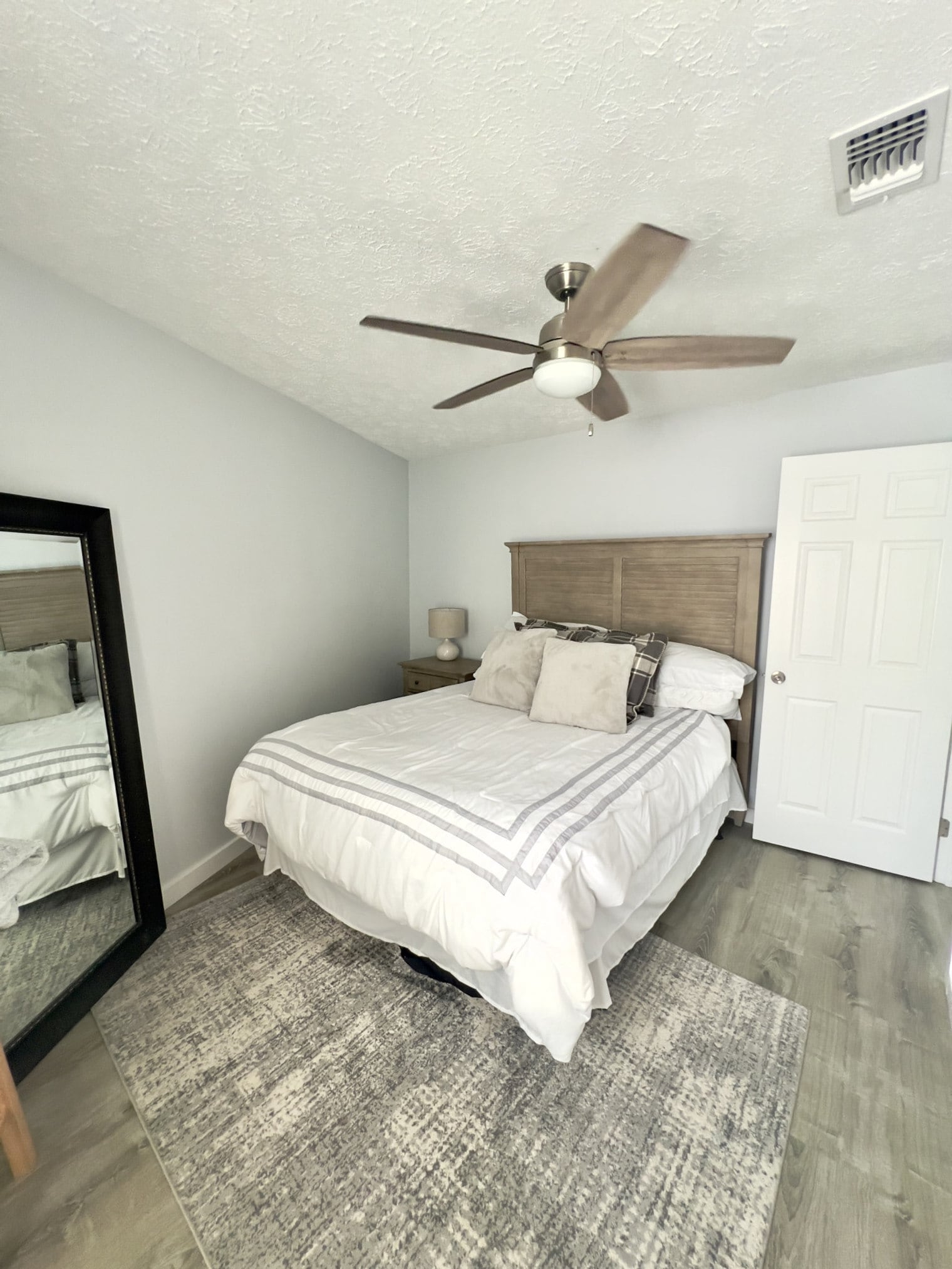 Building Photo - 213 Oleander Ct