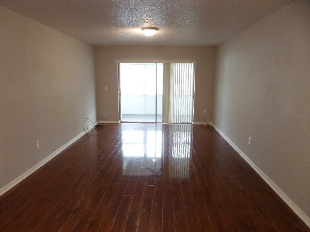 Building Photo - $25 App Fee & December Rent Free! * Spacious 2bdrm/1bath Condo ** $1,695.00** READY NOW ** No Sec...