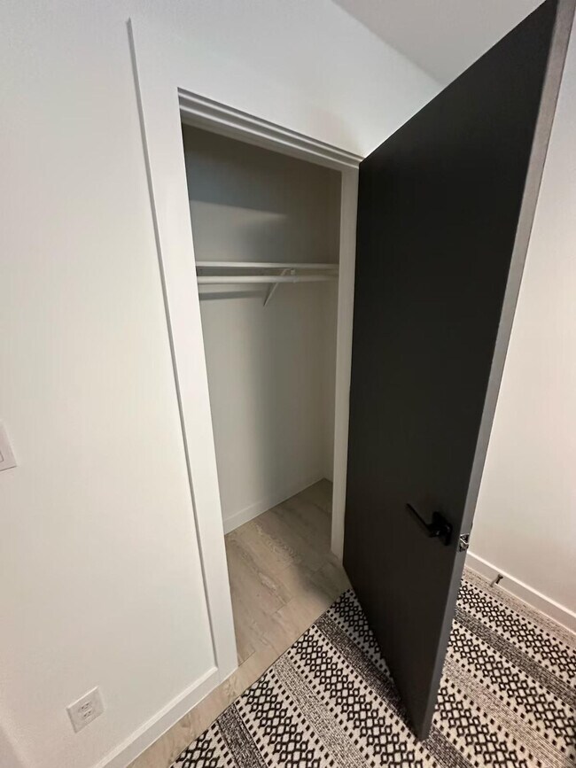 Building Photo - 1317 Newning Ave