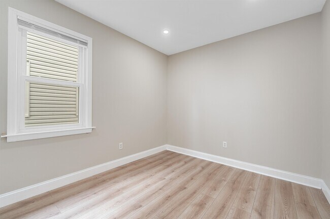 Building Photo - 24 Fremont St