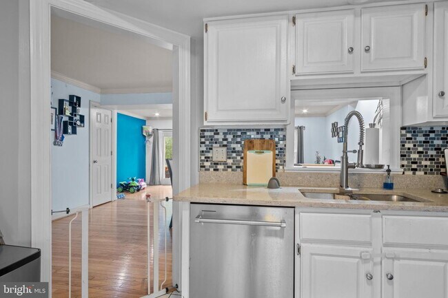 Building Photo - Stunning Ashburn Townhome with Endless Appeal