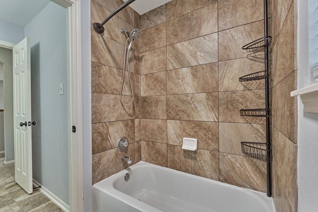 Building Photo - 1618 Calmar Dr