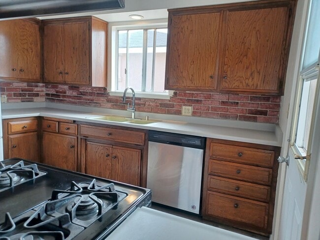 Building Photo - Charming 3BR,  2.5 Bath House in Grover Beach