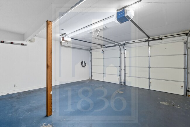 Building Photo - 1705 Deerfield Dr