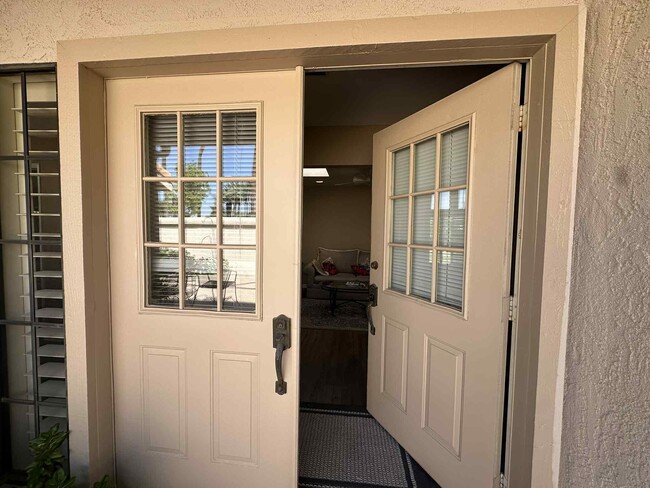 Building Photo - 4 Hermosillo Ln