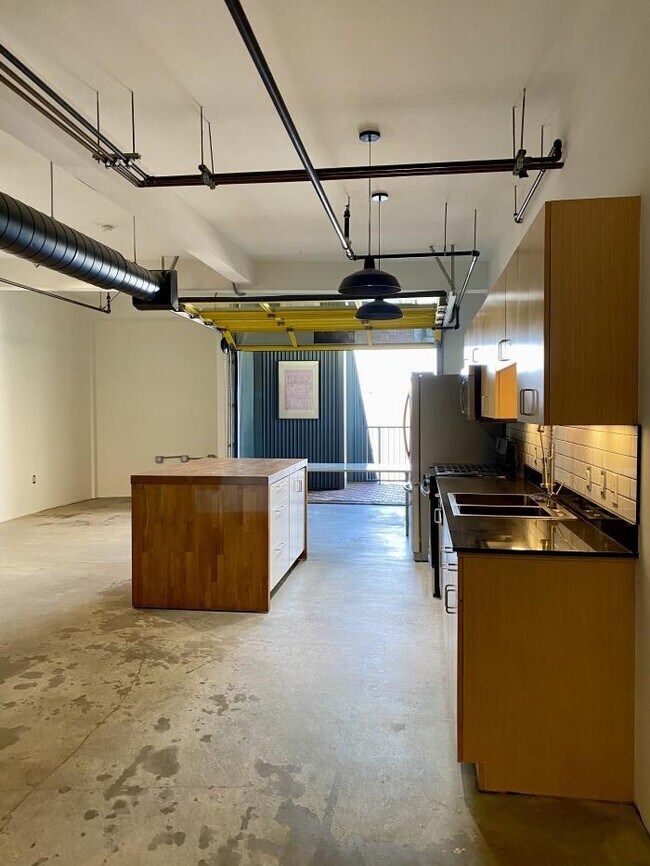 Building Photo - 1 bedroom in Los Angeles CA 90031