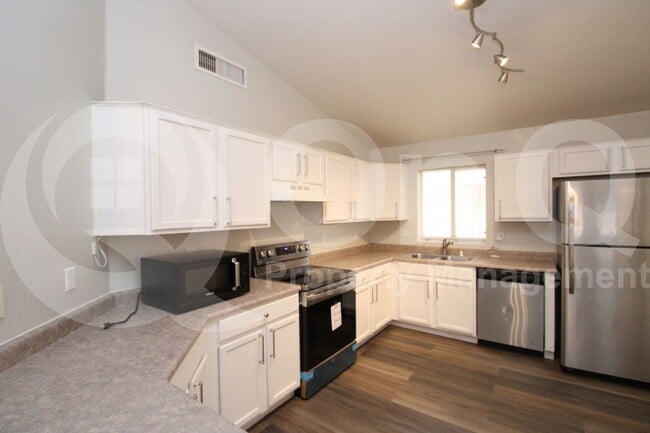 Building Photo - 4526 E Windsong Dr