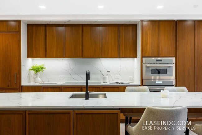 Building Photo - 1332 8th St NW