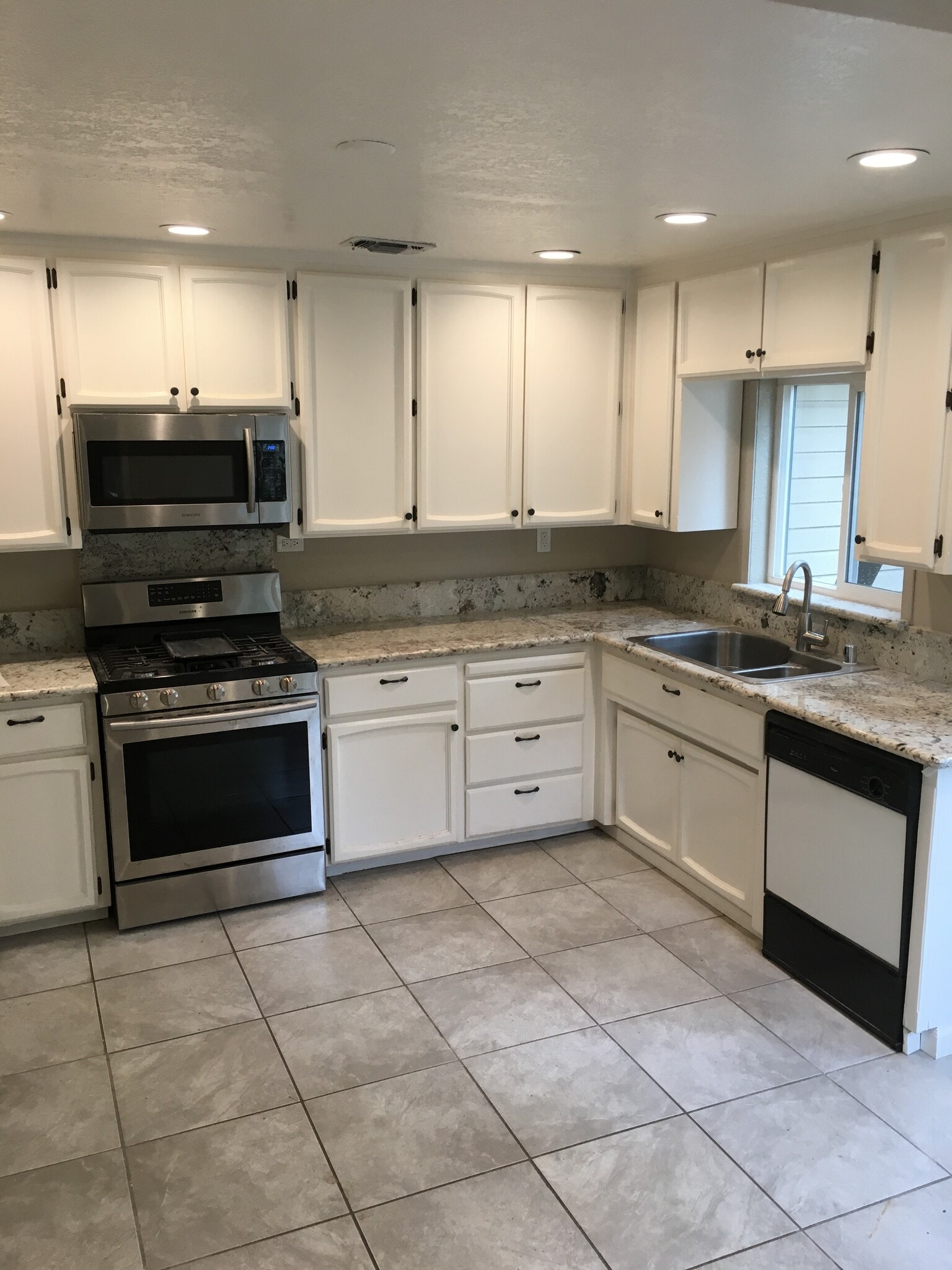 Kitchen - 7677 Sycamore Dr