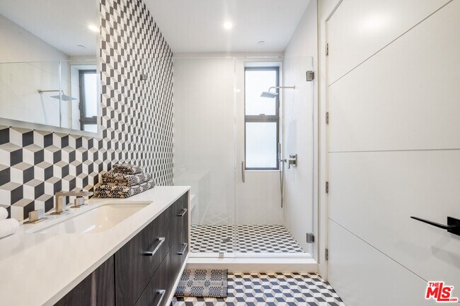 Building Photo - 10563 Ashton Ave