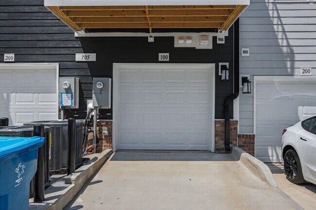 Building Photo - 705 Grove Edge Ln