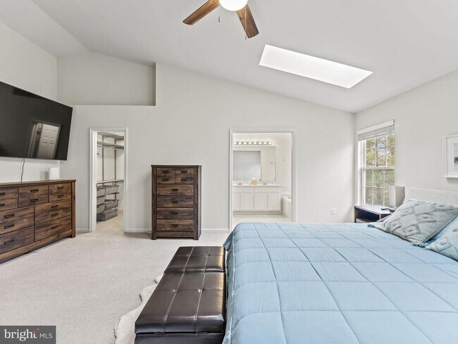 Building Photo - 8873 Royal Doulton Ln