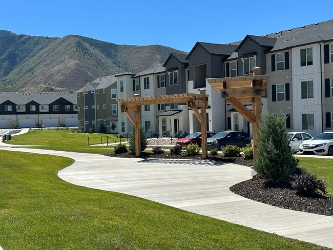 Building Photo - 5228 Acacia Dr
