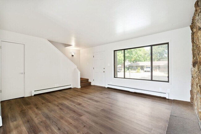 Building Photo - 1506 E 16th St