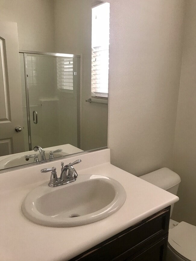 Building Photo - Beautiful Eastvale Newer Home