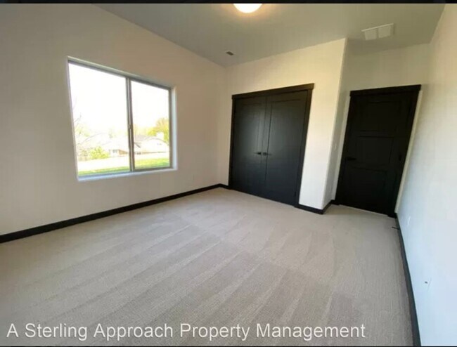 Building Photo - Close to Micron! Luxury Town Home With Two...