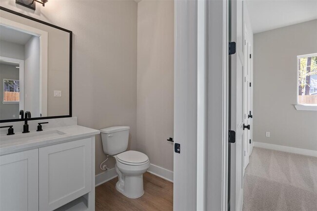Building Photo - 15109 Paradise Ct
