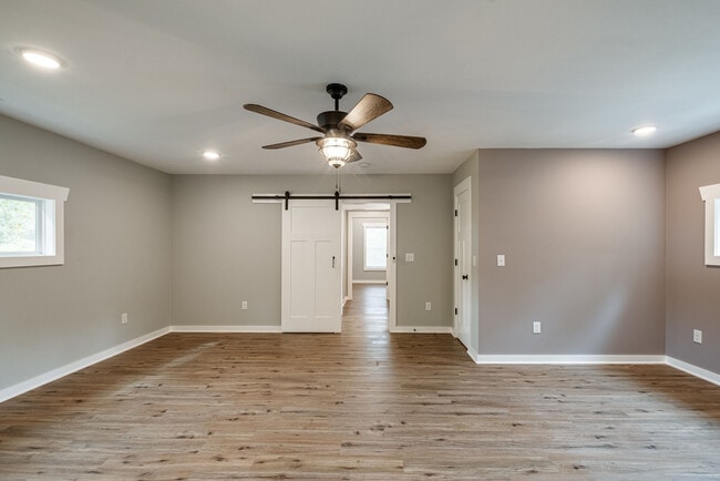 Building Photo - 6258 Campbellsville Pike