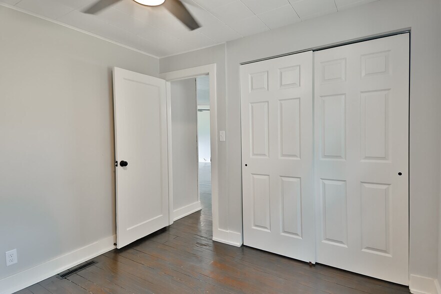 Building Photo - 706 Wood Ave
