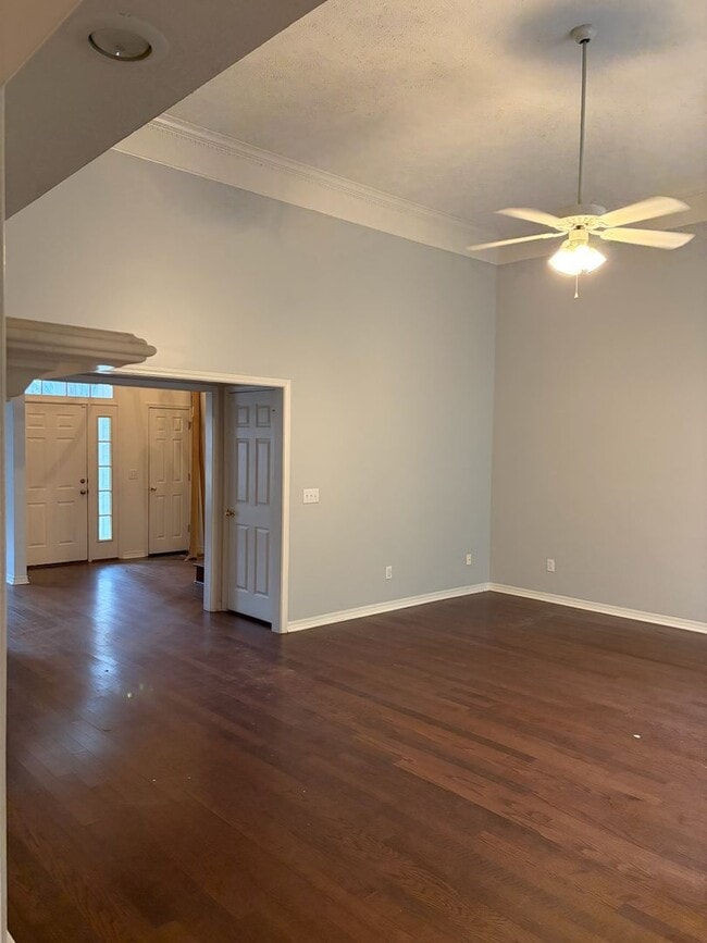 Building Photo - 2 story 3 bed/ 2.5 bath home