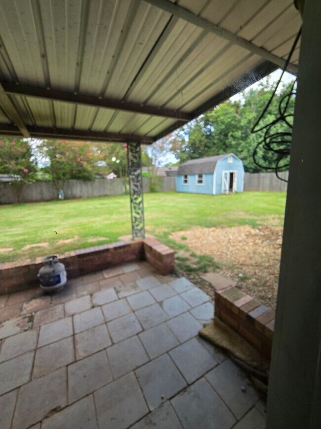 Building Photo - $500 Off 1st Month Special