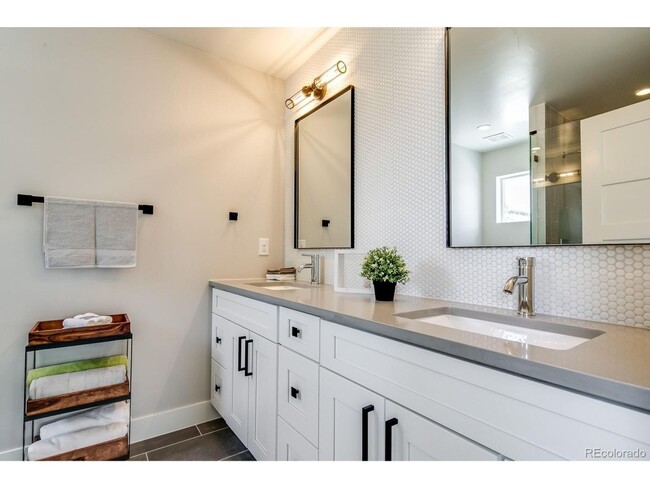 Building Photo - 1466 Zenobia St