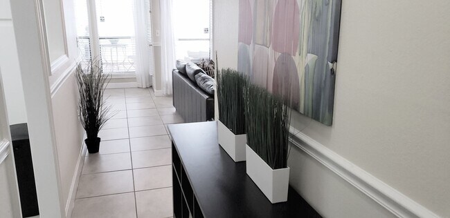 Building Photo - Beautiful  Furnished 1/1 condo x Rent  in Winter Park Next to Full Sail University !