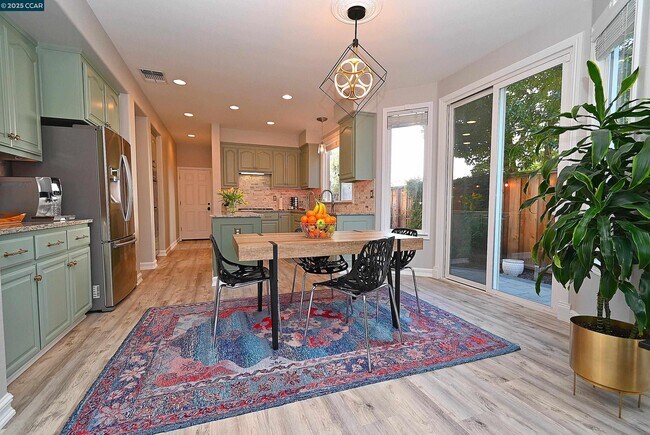 Building Photo - 829 Deer Spring Cir