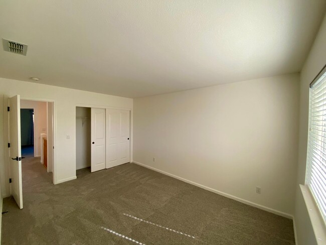 Building Photo - Beautiful 3 bedroom, 2.5 bathroom Rocklin ...