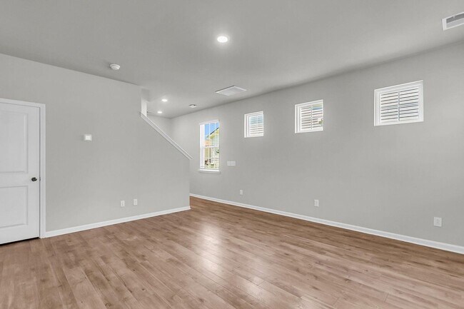 Building Photo - Beautiful 3 Bedroom 2.5 Bath Home In Goose...