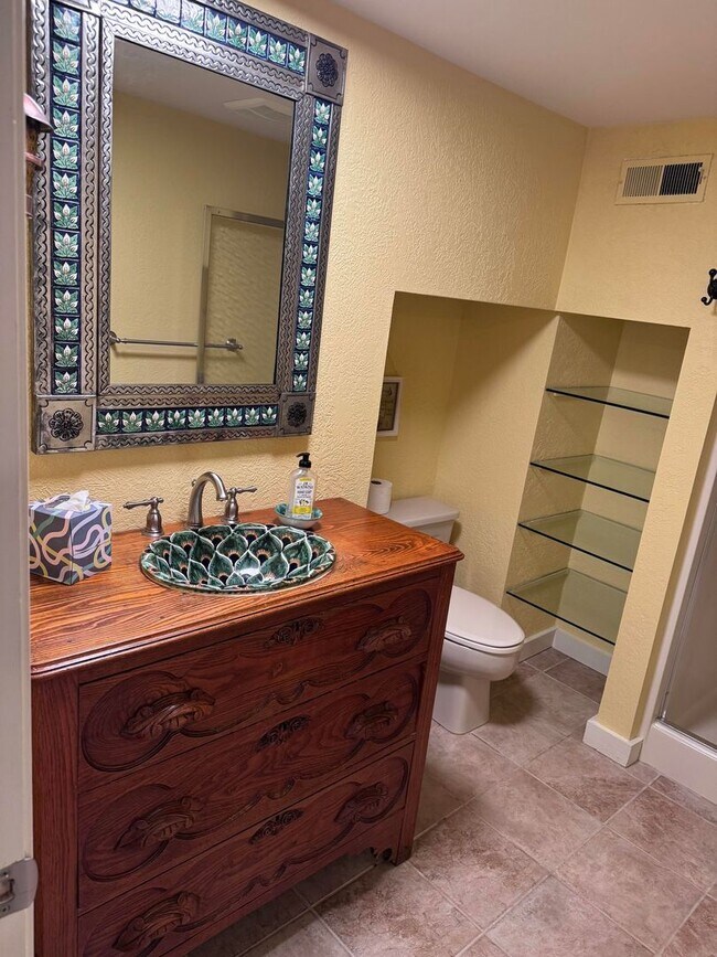 Building Photo - Historical Duplex - Spacious 3 Bedroom, 2.5 Bath Duplex with fenced in private patio.