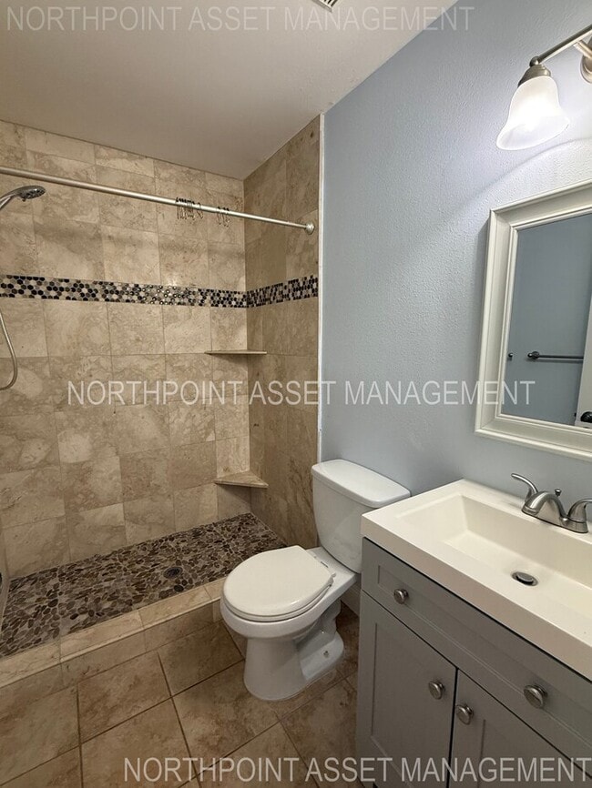 Building Photo - Stylish 2-Bed, 2-Bath Villa in the Heart o...