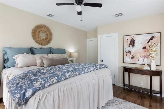 Building Photo - 701 38th Ave N