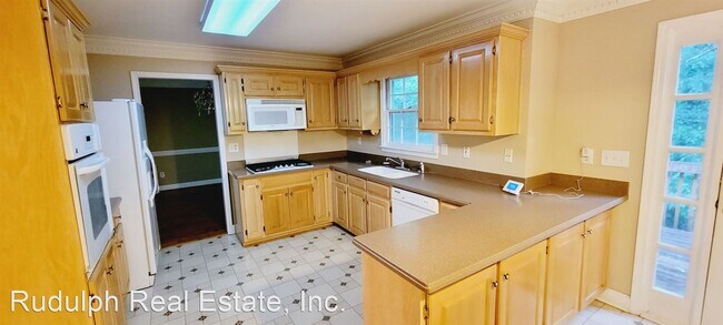 Building Photo - 4 br, 3.5 bath House - 1813 Strawberry Lane