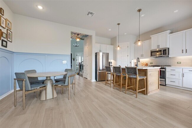 Building Photo - 4902 Seadrift Dr