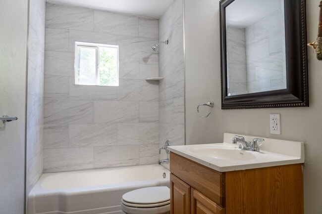 Building Photo - CHECK OUT this 3 bedroom in OKC! - FULLY R...
