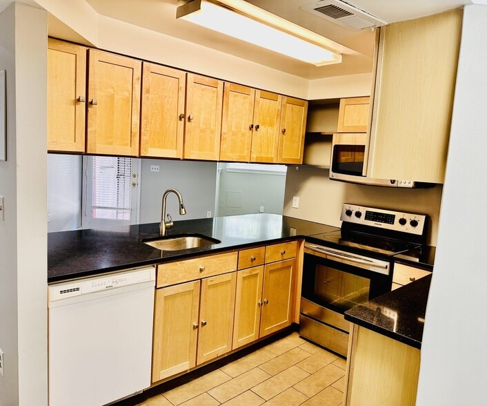 Building Photo - 2006 15th St NW