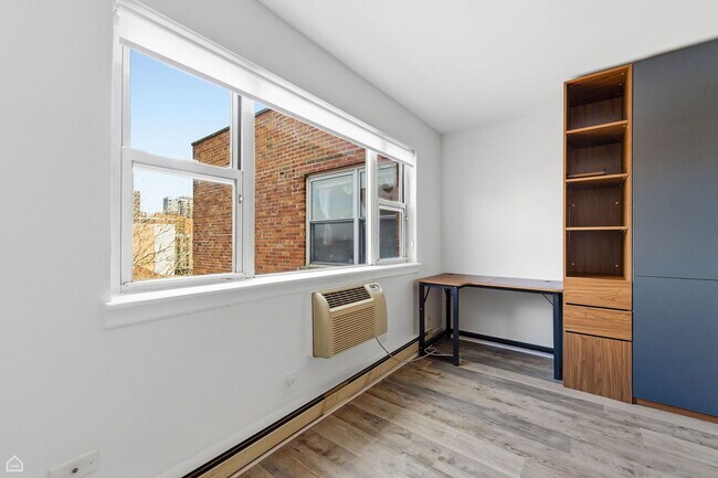 Building Photo - 5920 N Kenmore Ave