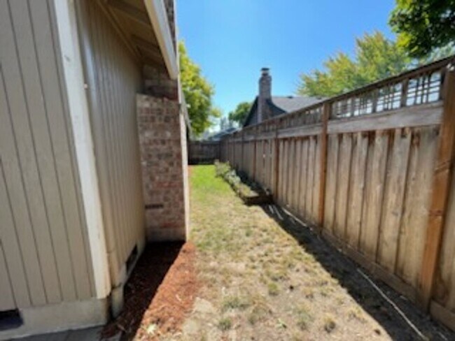 Building Photo - 17775 SW Corona Ln