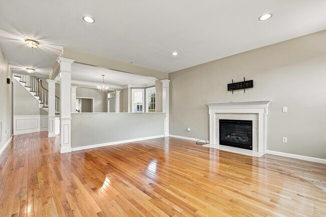 Building Photo - 38 Cherry Ln