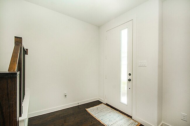 Building Photo - 432 Texas Dr